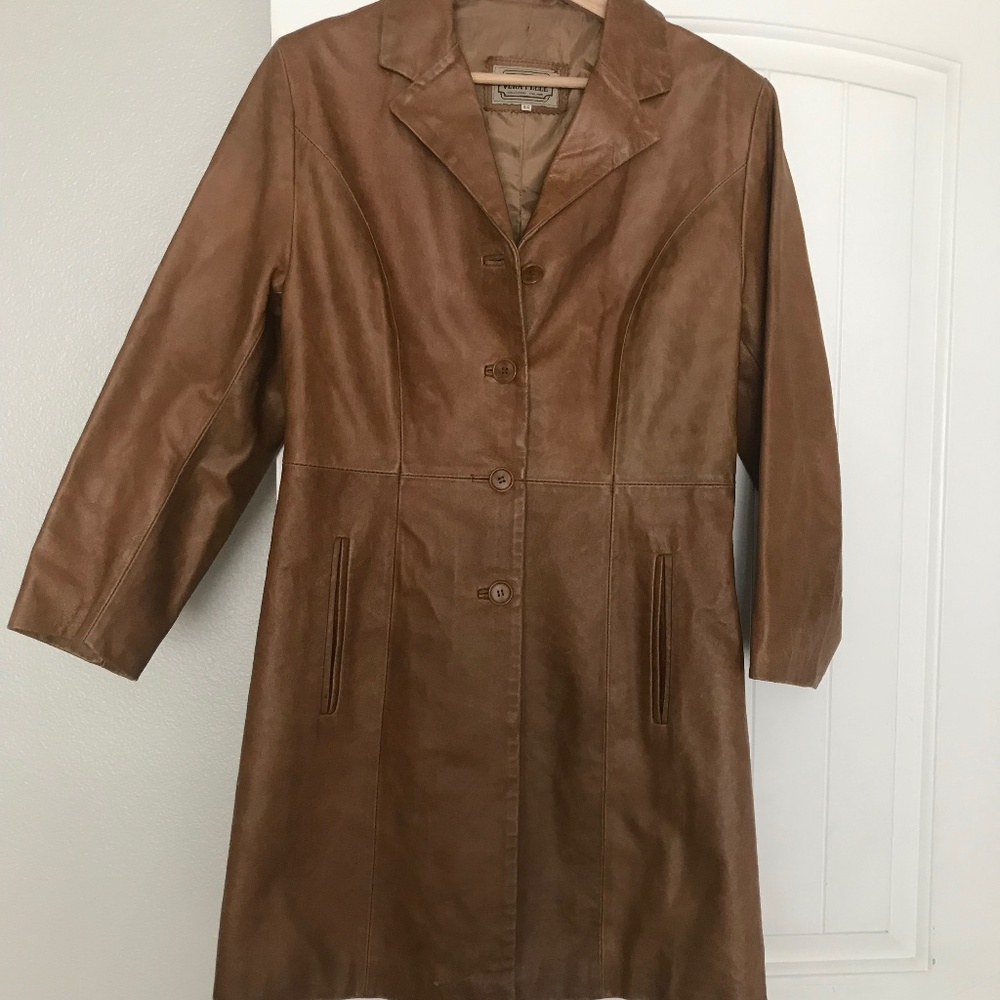 Vera Pelle Italian genuine leather long jacket in camel color, size 44 medium